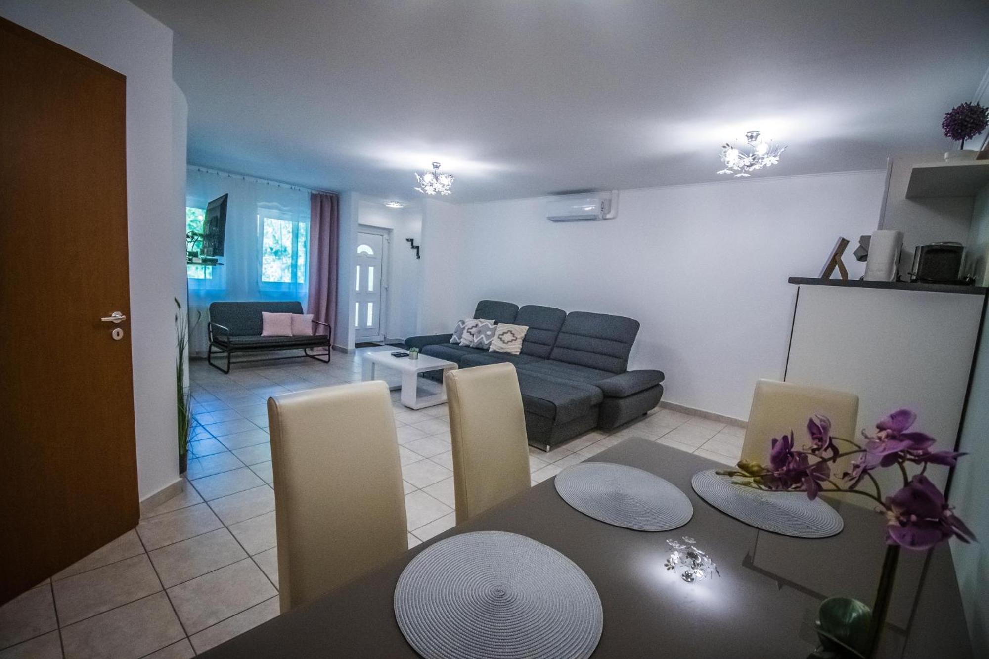 شقة Apartman Garden Cserkeszőlő المظهر الخارجي الصورة