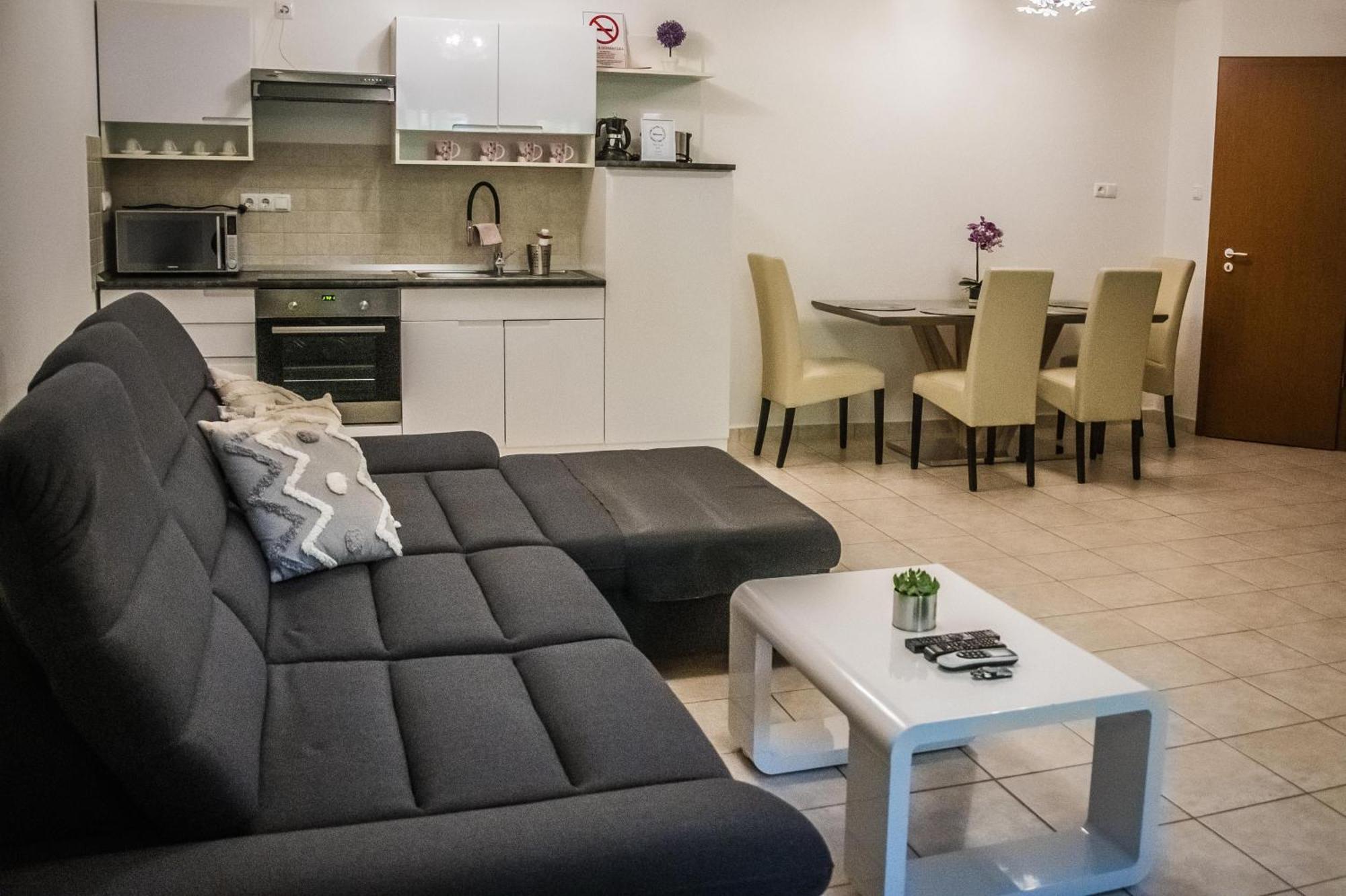 شقة Apartman Garden Cserkeszőlő المظهر الخارجي الصورة